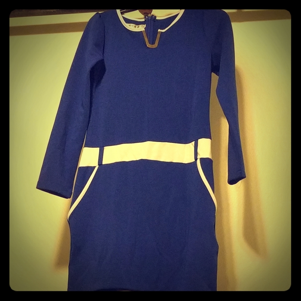 Blue long sleeved dress with pockets